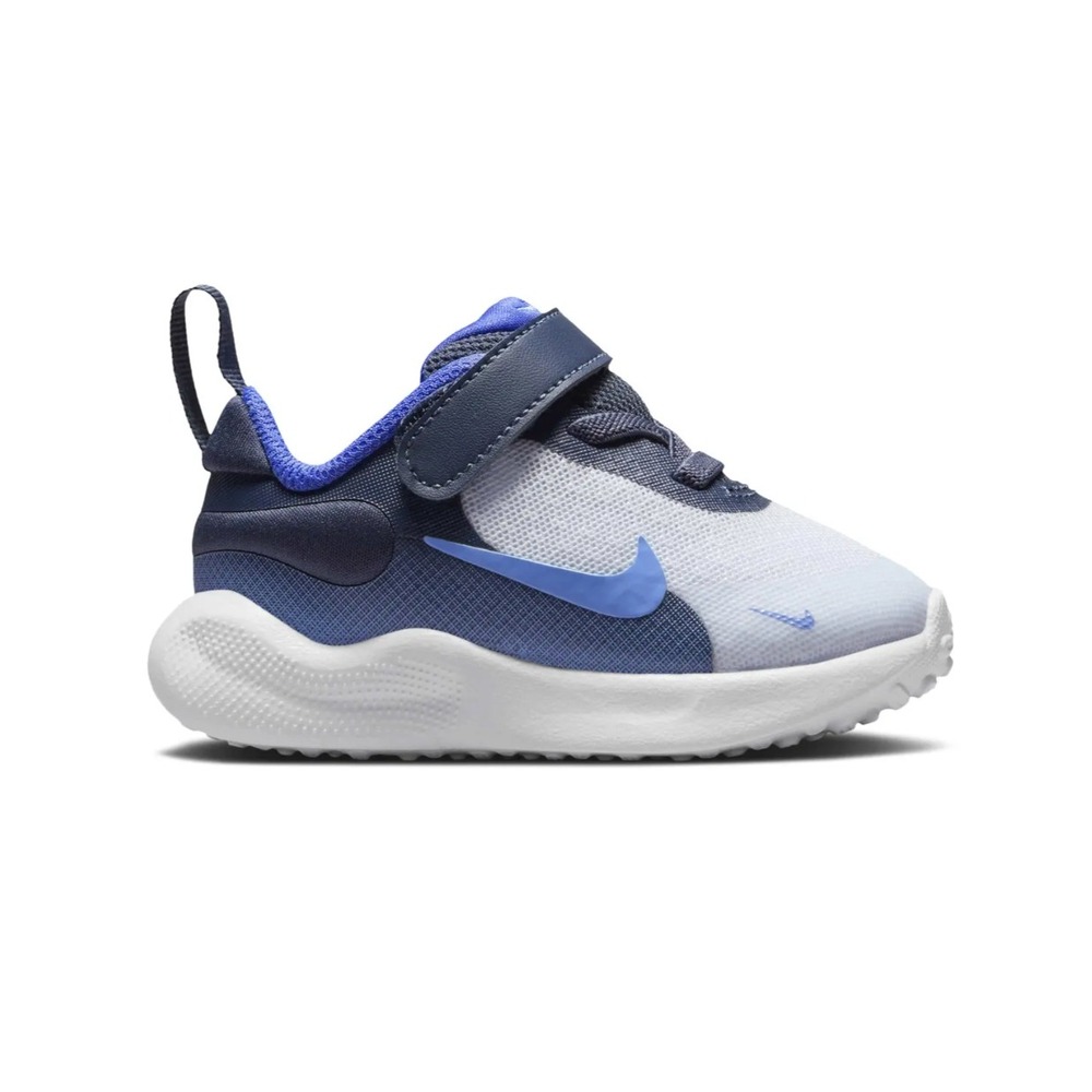 Nike Revolution 7 Size 6C
